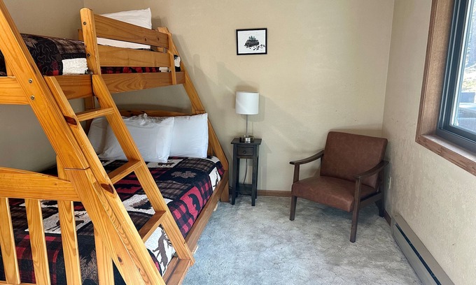 Custer House | Wandering Goat*HOT TUB*Secluded privacy near town