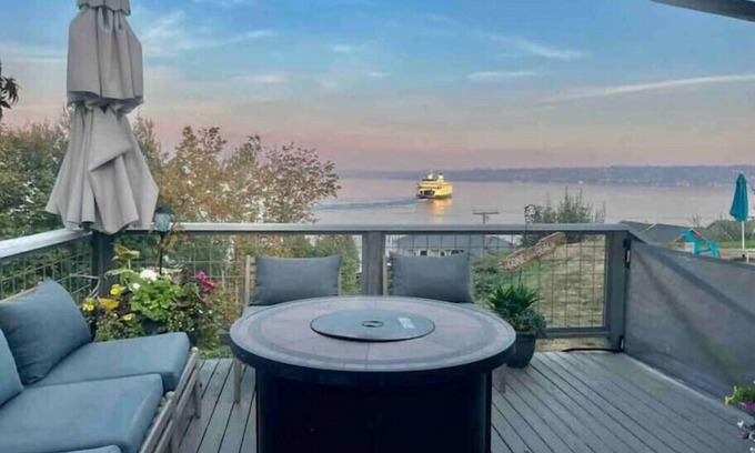 Clinton House | Wandering Whidbey View Home