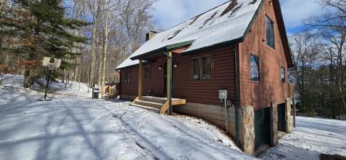 Paradise Point House | Wandering Woods- 3 Bedroom Home with Hot Tub and Firepit