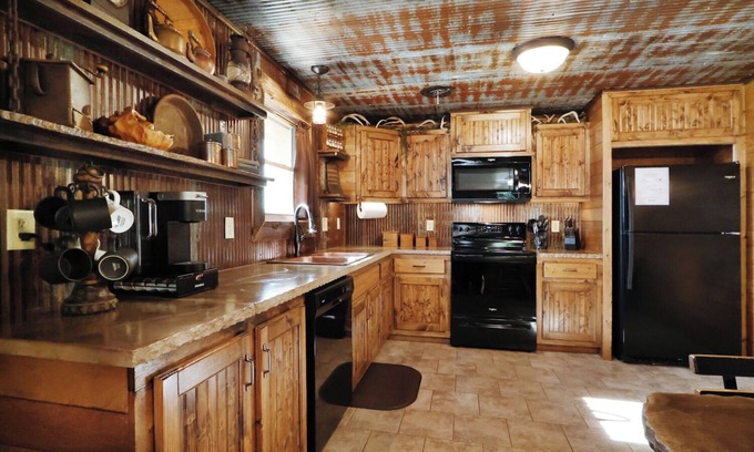 Grandview Plaza Apartment | Wanderlust Suite - 2 Bed, 2 Bath Getaway