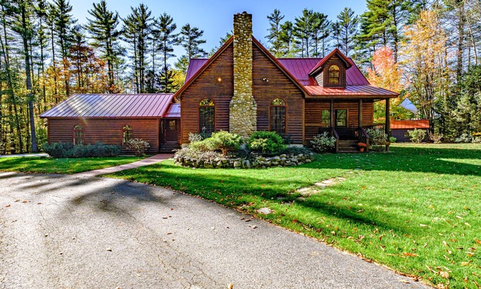 Bethel House | Wapiti Lodge - Gorgeous Log Home with fireplace and private yard nestled under tall pines!