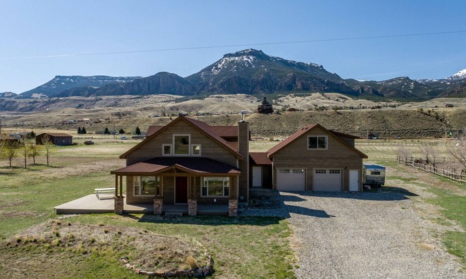 Wapiti House | Wapiti Valley Wayfarer- family mountain retreat in Wapiti