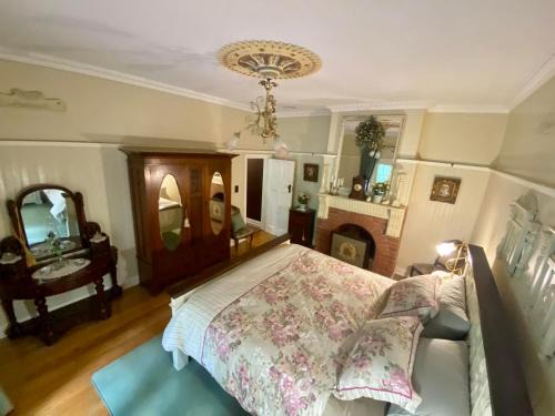 Warburton House | Warburton House