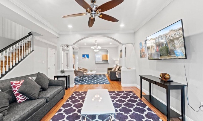 Park View House | Warder Upper · Spacious DC Rowhouse w/Parking+Metro!