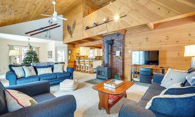 Wardsboro House | Wardsboro Family Home: 7 Mi to Mount Snow!
