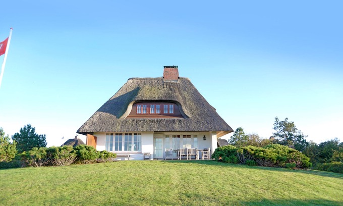 Greveling House | Warfthüs - Exclusive thatched house with a beautiful view of the North Sea