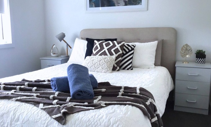 Warilla House | Warilla · Beach Retreat - Bright and Airy Townhouse