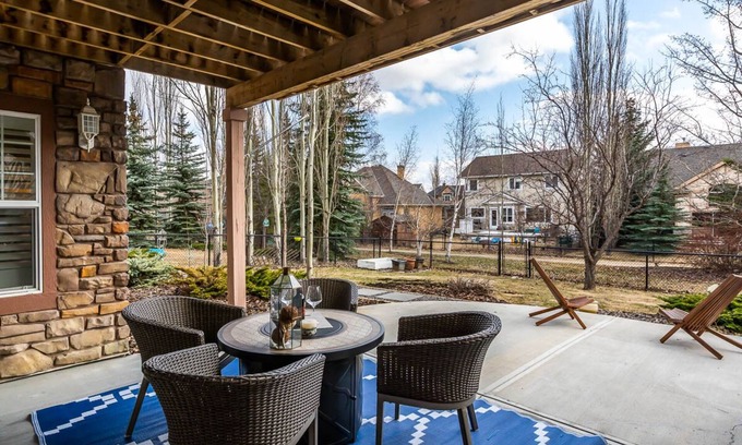 Southwest Calgary House | Warm and Best Home for Families