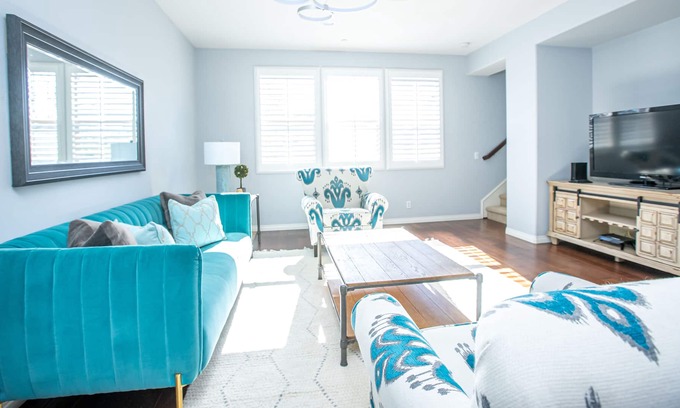 Claremont House | Warm and Comfortable in a Prime Location 3br/3.5ba