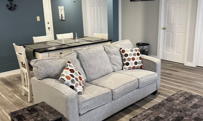Parkdale Apartment | Warm and cool Nautical place