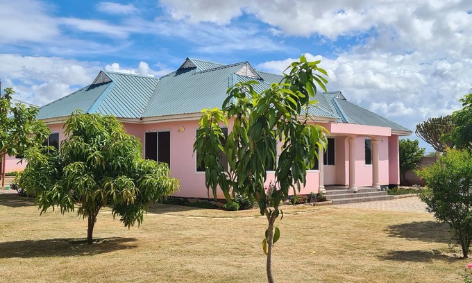 Dodoma Bed & Breakfast | Warm and Cozy 4 bedroom bed and breakfast Inn in serene Itega