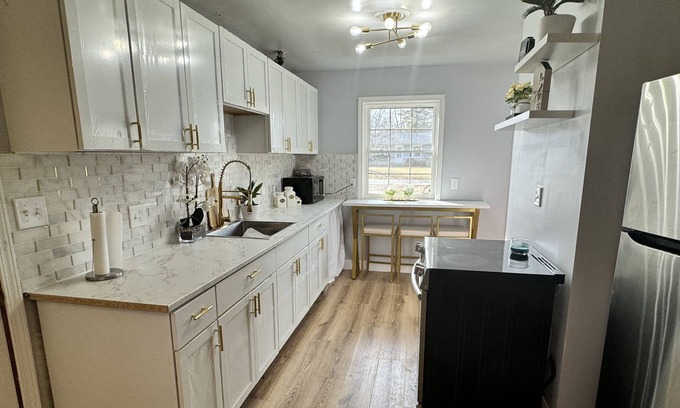 Charleston House | Warm and enjoyable house! Close to E.I.U!