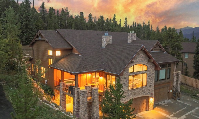 Woodmoor House | Warm and luxurious, spectacular views, all en-suites, hot tub, shuffle board, arcade machine!