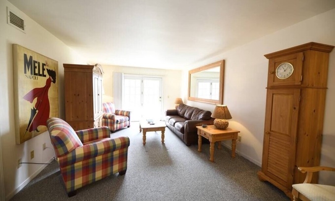 Oshkosh Apartment | Warm And Welcoming Residence On The Fox River