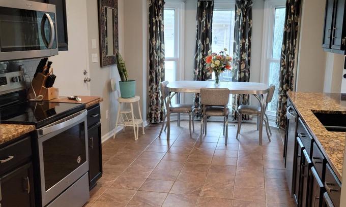 Langdon Place House | Warm and Welcoming to you and your furry companions to the Bluegrass State!