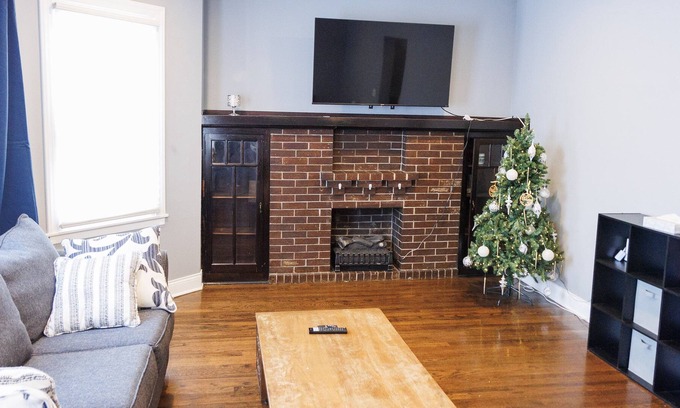 New City House | Warm Bungalow in Chicago