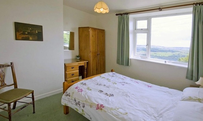 Halifax House | Warm comfortable 4 star cottage in Pennine Yorkshire. Halifax