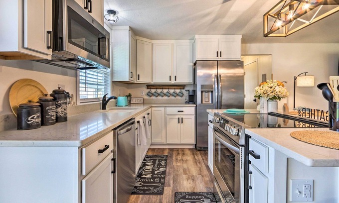Millersport House | Warm + Cozy Buckeye Lake Home: Yard + Patios!