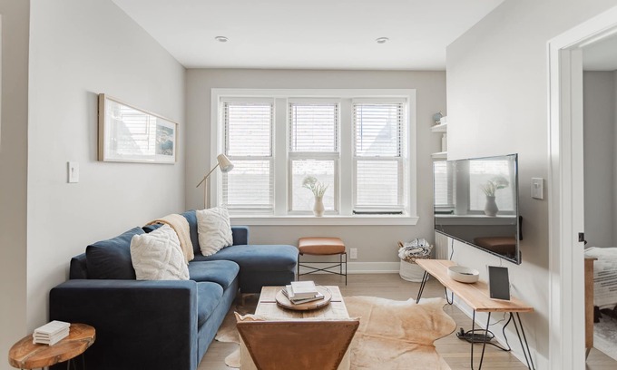 Lincoln Square Apartment | Warm|Cozy|Lovely|1BR|Lincoln Sq.|