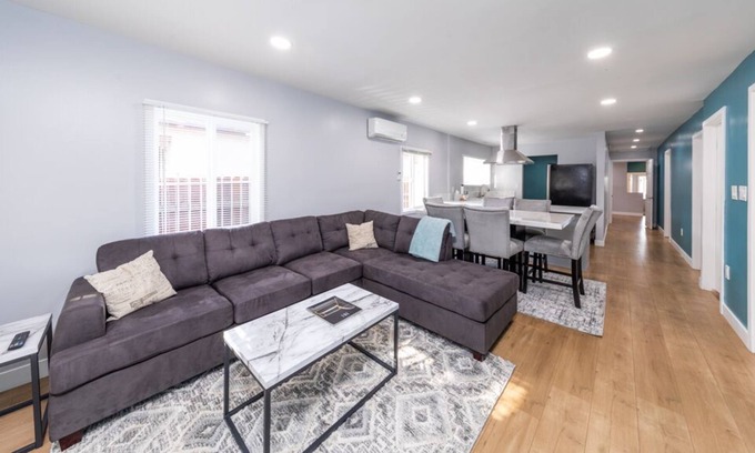 Los Angeles House | Warm & Cozy Newly Renovated & Furnished 5-Bedroom/3-Bathroom Home