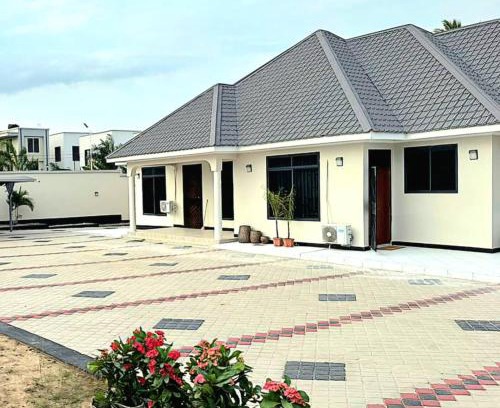 Mbezi House | Warm Haven