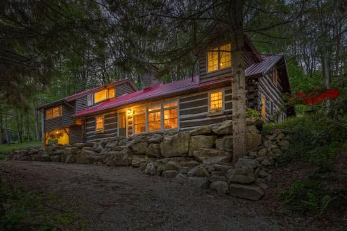 Champion House | Warm Historic Mountain Cabin