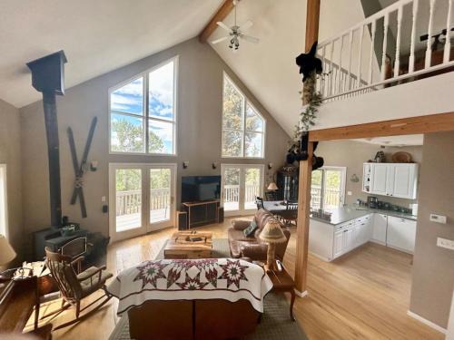 Indian Mountain House | Warm Mountain Escape Secluded Peaceful Hot Tub