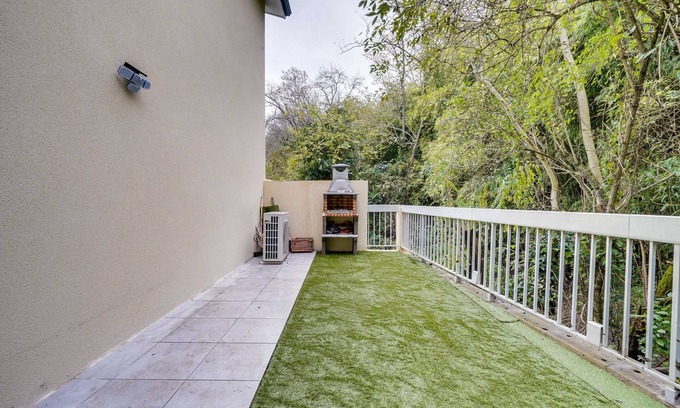 Fronsac House | Warm, new 90m2 house 5 minutes walk from the town center