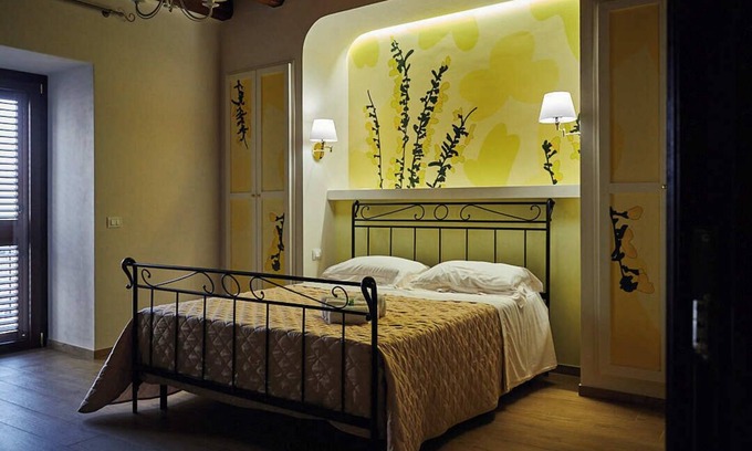 Caccamo House | WARM ROOM, OVERLOOKING THE COURSE, SPACIOUS AND FRESHLY RENOVATED
