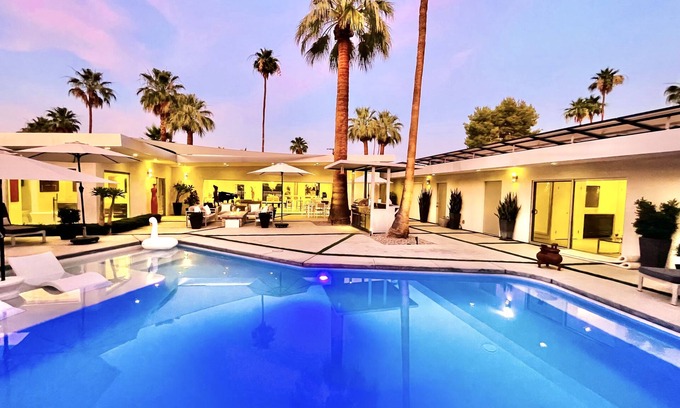 Warm Sands House | Warm Sands Mid-Century Oasis