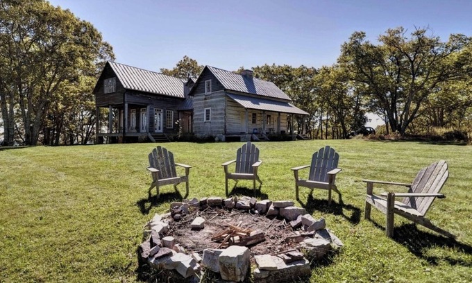 Valley Springs Cabin | Warm Springs Mountain Cabin w/Modern Style