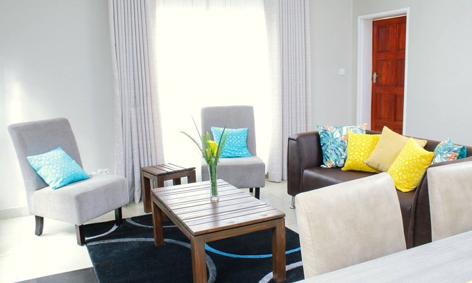 Harare Cottage | Warm & Tasteful Glint Cottage