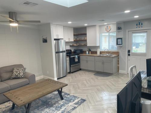 Warm Mineral Springs Apartment | Warm Waters Escape