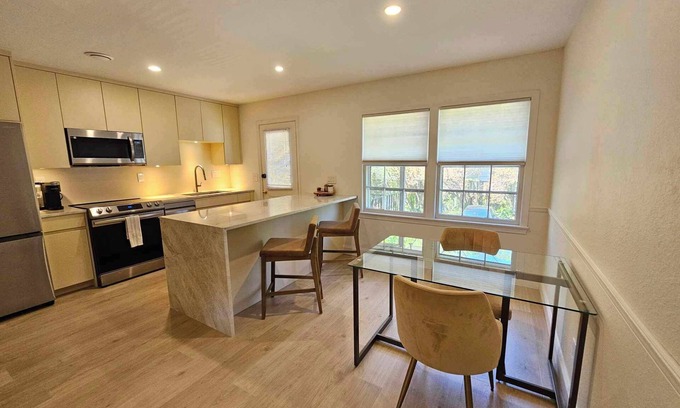 Rosewood Condo | Warm & Welcoming 2 Bedroom Condo