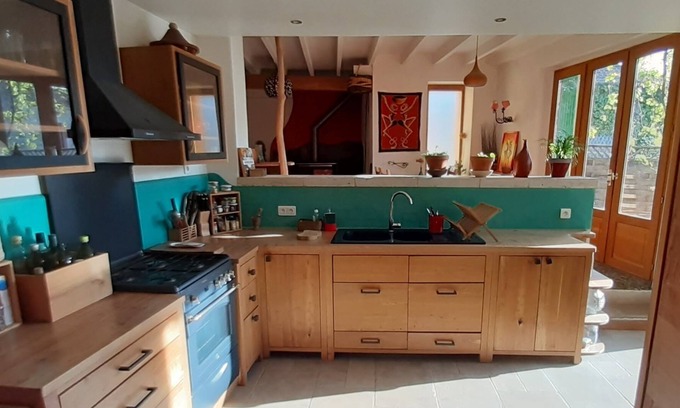 Montcuq House | Warmth from the woods of the Quercy region Naturally cool, eco-friendly home