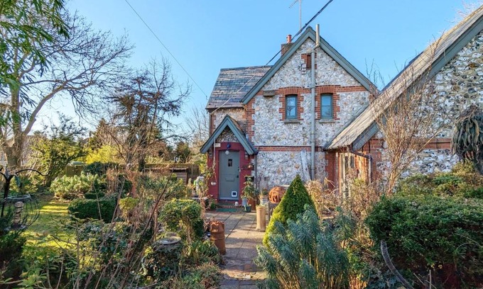 Worthing House | Warren Cottage