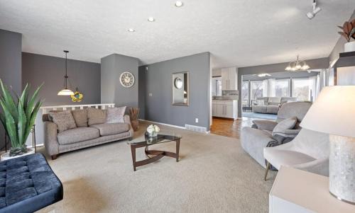 North Central Omaha House | Warren House -5 Bedroom Home