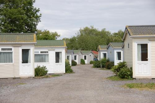 Kenn Hotel | Warrens Village Motel and Self Catering