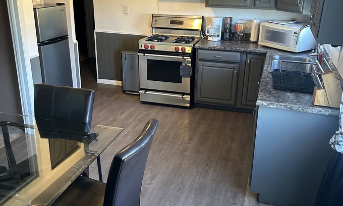 North Randall House | Warrensville Hts. Welcome Inn 2 bedrooms 1sofa bed
