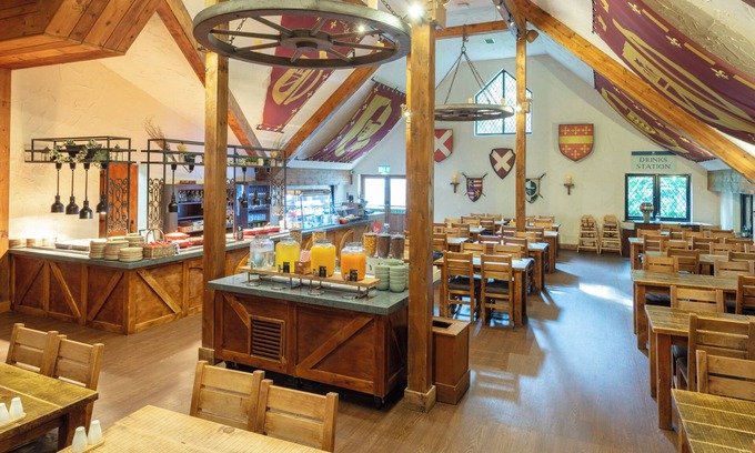 Warwick Town Centre Hotel | Warwick Castle Hotel and Knight's Village