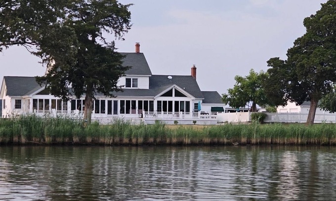 Secretary House | Warwick Farms Waterfront Retreat! Solitude and relaxation on the Warwick River