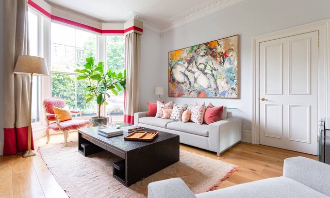 Abingdon Apartment | Warwick Gardens II by onefinestay