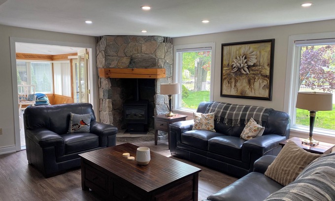 Wasaga Beach House | Wasaga Beach Water Front Country Styled Home Near Blue Mountain - Four Bedroom