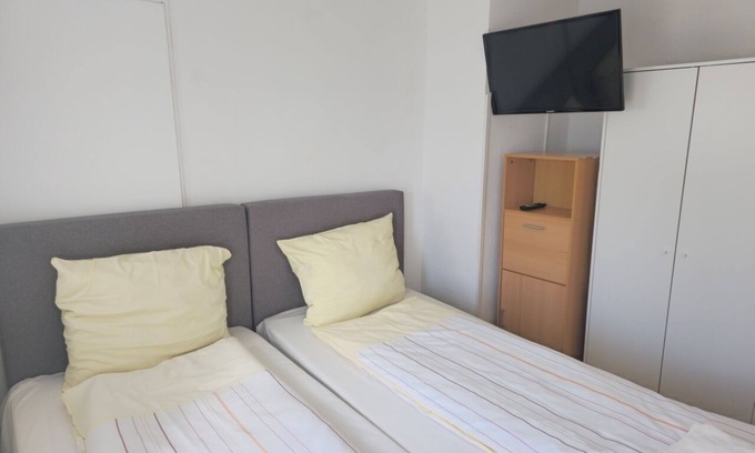 Neumuenster House | Wasbeker Straße 65 W3 - 3 bedrooms with parking space