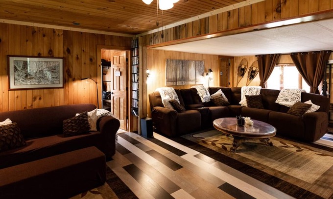 Minong Cabin | Wascott Cabin Tastefully Appointed