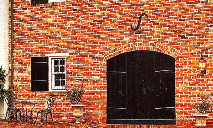 Old Town Alexandria Villa | Washington Family Property, Upper Carriage House in Old Town on 107 S Lee Street