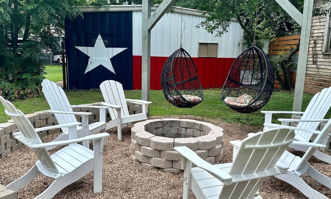 Brenham House | Washington House: Steps to Dwtn; Backyard oasis with fire pit/pool table/games