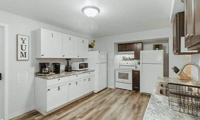Plover House | Washington Manor Room #12