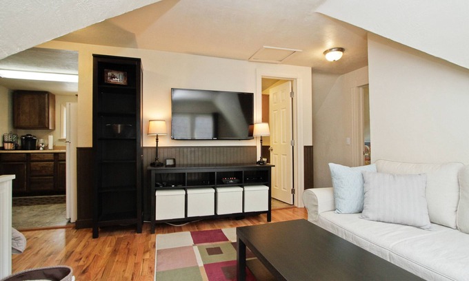 Washington Park West Apartment | Washington Park, Close to Downtown, Cherry Creek and 7 blocks from Wash Park