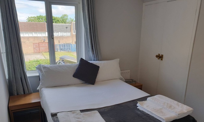 Washington House | Washington's Diamond 3 Bedroom House Sleeps 6Guest